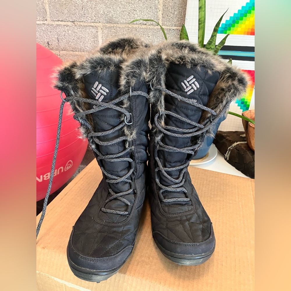 NEVER WORN COLUMBIA COLD WEATHER BOOTS